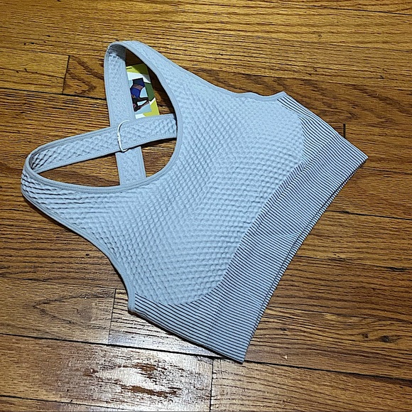 Other - Seamless criss cross open back sport bra